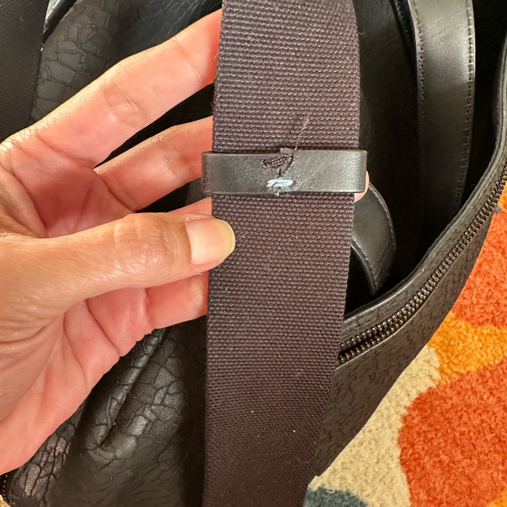 Away Black Leather Everywhere Travel Bag - rare croc skin texture - Picture 9 of 9